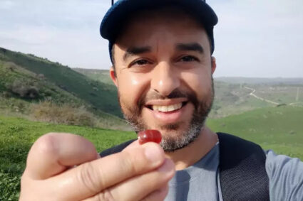 Israeli Hiker Discovers 2,800-Year-Old Seal Dating to Time of Solomon’s Temple in 2 Kings